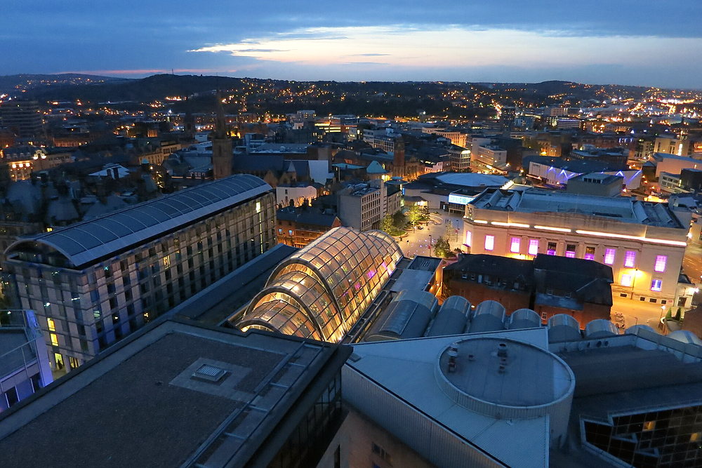 Centrum Sheffield o zmierzchu