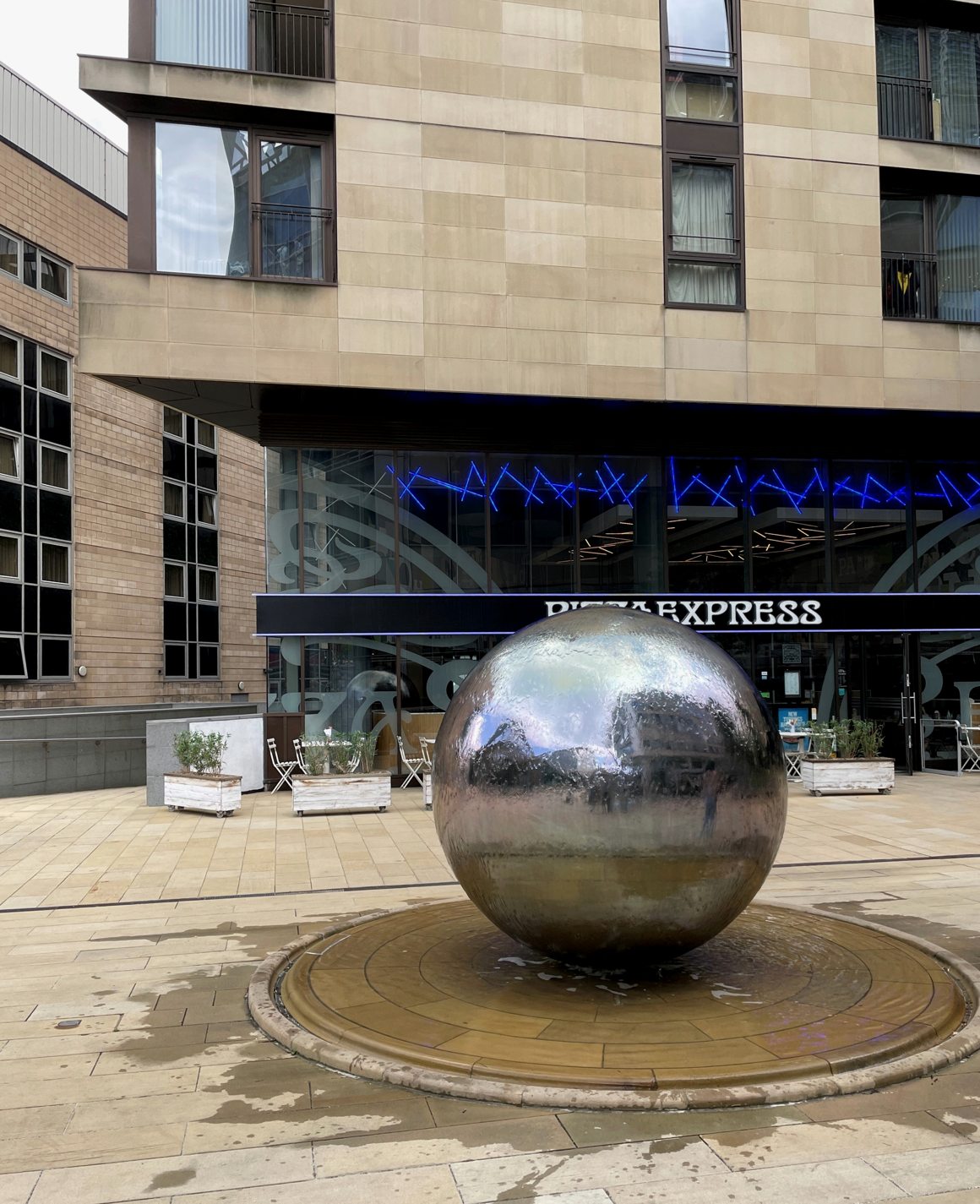 St Paul’s Place w Sheffield, plac między hotelem a kasynem